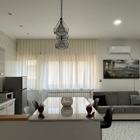 Vera's House נאפולי